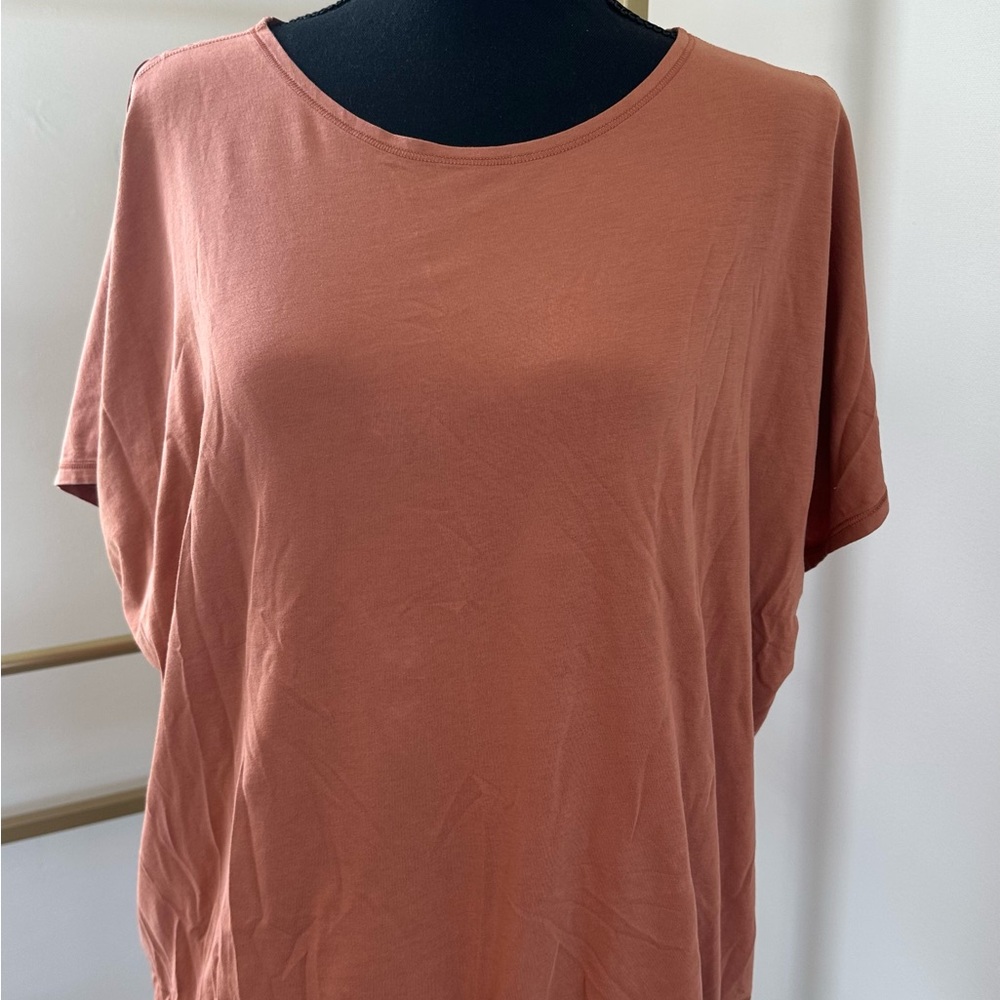 Women's Lululemon Rust Top. Size 8